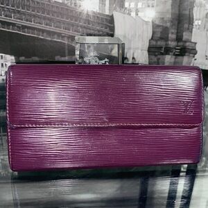 Authentic Rare Louis Vuitton Plum Epi Leather Clutch Wallet